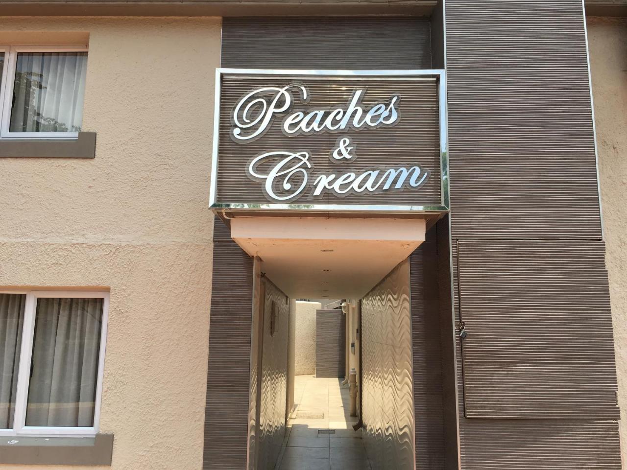 Peaches & Cream Bed & Breakfast Ледісміт Екстер'єр фото